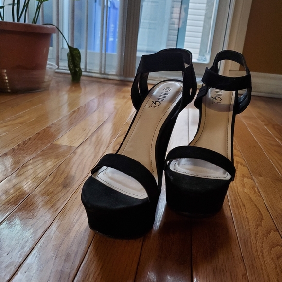 Black wedges for summer - Picture 1 of 3